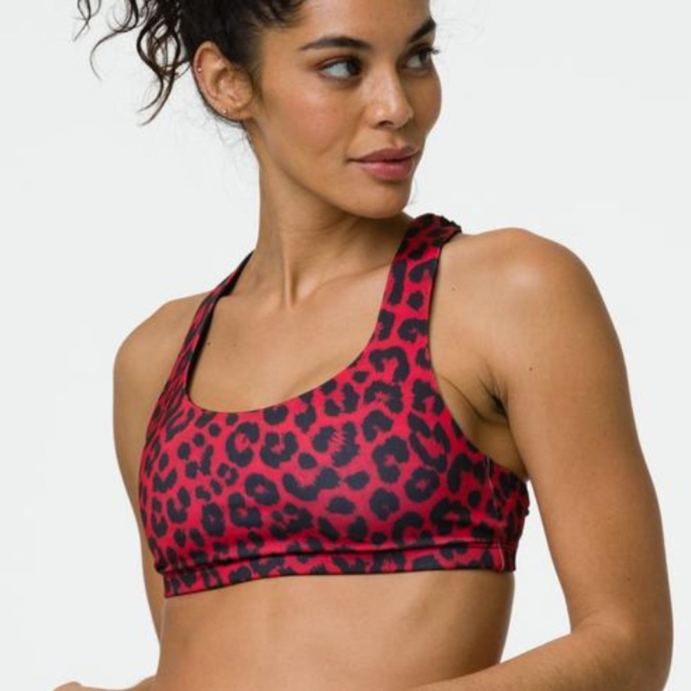 NWT Onzie Mudra Bra in Red Leopard. Size SM